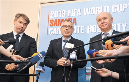Алексей Сорокин, Юрген Мюллер и Николай Меркушкин (слева направо) говорили в Самаре на одном, футбольном, языке
