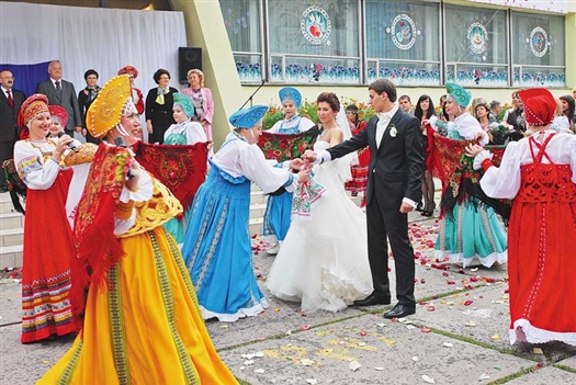 Многонациональное торжество прошло в самарском Дворце бракосочетаний