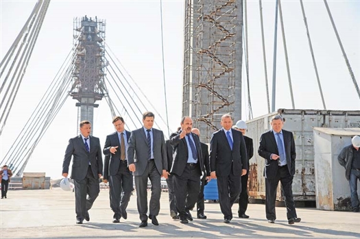 Владимир Артяков посетил несколько объектов транспортной инфраструктуры Самары и на месте проверил, как движутся работы по строительству мостового перехода «Кировский»