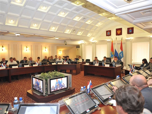 В четверг, 6 декабря, депутаты Самарской городской думы приняли бюджет областного центра на 2013 г. 
и плановый период 2014-2015 гг. 
во втором и окончательном чтении