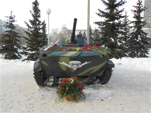На площади Славы и Мужества в Самаре установили БМД-1