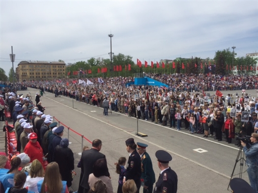 Во время парада в Самаре десятки тысяч самарцев в онлайн-режиме увидели обращение Владимира Путина