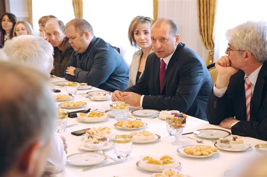 Владимир Артяков на встрече с журналистами выразил готовность участвовать в выборах в случае введения прямого избрания глав регионов