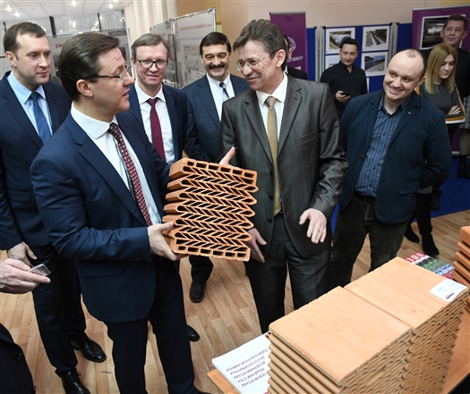 По поручению Дмитрия Азарова в регионе переработают программу по развитию промышленности стройматериалов