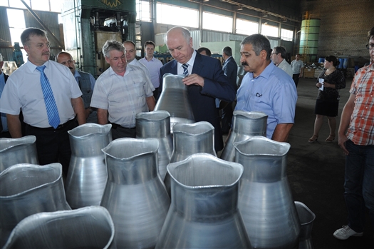 Николай Меркушкин посетил производство доильной техники в Челно-Вершинском районе