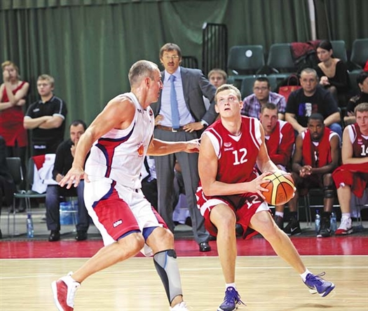 Даже молодой Дмитрий Артешин (№12) получил много игрового времени