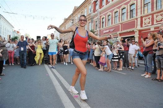 Улица Куйбышева до конца лета по выходным поработает в пешеходном режиме
