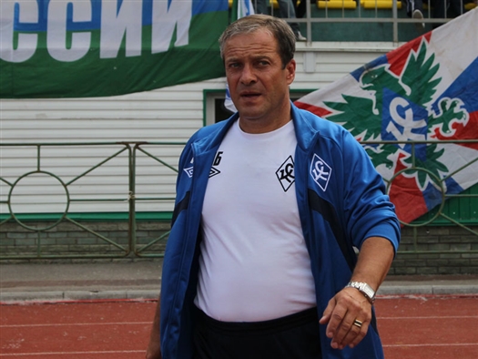 Александр Бабанов начал работать с молодежным составом "Крыльев Советов" в июле 2010 г., после того как в отставку был отправлен тренер главной команды Юрий Газзаев со своими помощниками