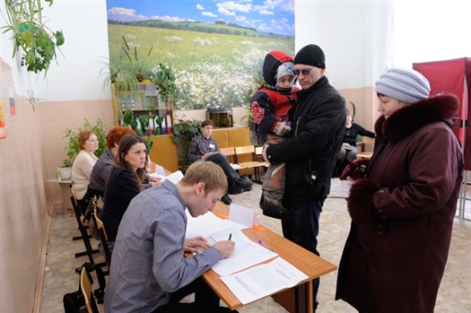 4 декабря 2011 г. на выборах депутатов Государственной думы РФ и Самарской губернской думы явка в этот же промежуток времени составляла 35,59%.