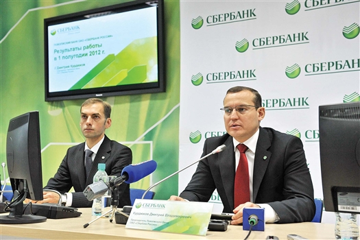 По словам Дмитрия Курдюкова (справа), кредитный портфель Поволжского банка за первое полугодие вырос на 13%