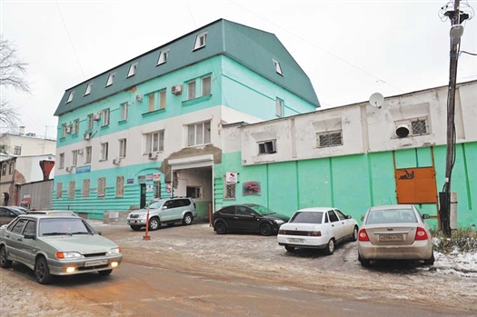 Этот комплекс зданий, расположенный в переулке Тургенева, ООО «Альянс» сдает в аренду