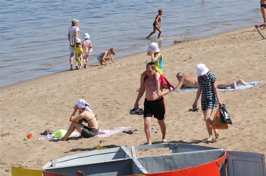 Нынешним летом для отдыхающих, не умеющих плавать, и для детей появятся специальные места для купания