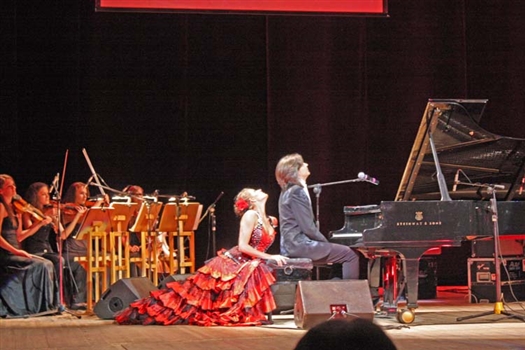 Дмитрий Маликов выступил с новой программой "Проникая в сердце" в Самарской филармонии