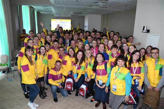 На XIX Всемирном фестивале молодежи и студентов Дмитрий Азаров провел встречу с ребятами из Самарской области 