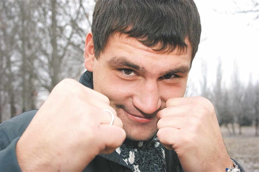 Самарец Александр Алексеев успешно вернулся в ринг