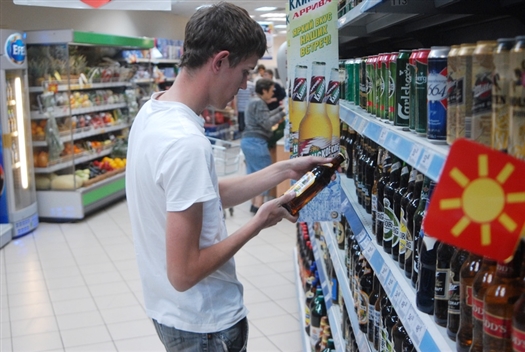 Должен быть ужесточен контроль за продавцами крепкого алкоголя, чтобы напитки не доходили до молодежи и подростков