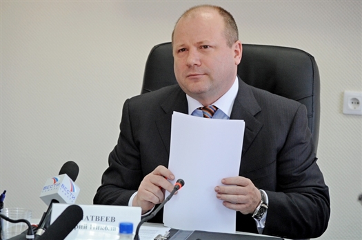 Валерий Матвеев направил официальное письмо областному прокурору Юрию Денисову с просьбой провести проверку и дать юридическую оценку действий гендиректора ОАО "Автовокзалы и автостанции Самарской области" Фэнии Хакимовой