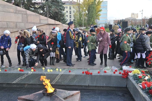 Единый урок, посвященный 70-летию военного парада в Куйбышеве, прошел в 719 школах региона