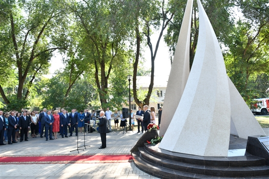В Самаре установили стелу в честь 75-летия запуска газопровода "Бугуруслан - Куйбышев"