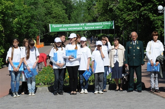 в Загородном парке собрались 28 школьников из разных районов региона для того, чтобы продемонстрировать свои знания в лесоводстве