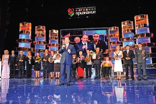 Владимир Артяков тепло поздравил 16 лауреатов областной общественной акции «Народное признание», которые стали лицом губернии в 2011 году