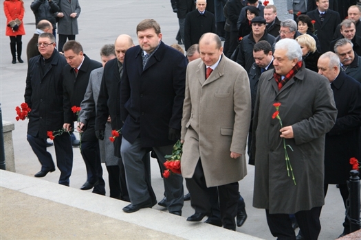 Работа экономической миссии началась с торжественного возложения венка к мемориалу советским воинам, павшим при освобождении Вены в 1945 г.м