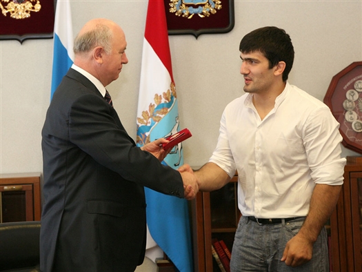 Во вторник, 21 августа, губернатор Самарской области Николай Меркушкин встретился с олимпийским чемпионом по дзюдо Тагиром Хайбулаевым
