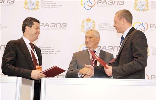 По словам Владислава Капустина (в центре), ежегодно регион может получать до 500 млн рублей на проекты энергосбережения