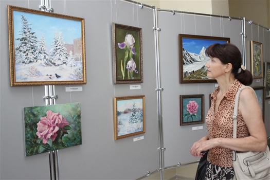В ДК "Чайка" открылась выставка самарской художницы Татьяны Казаковой