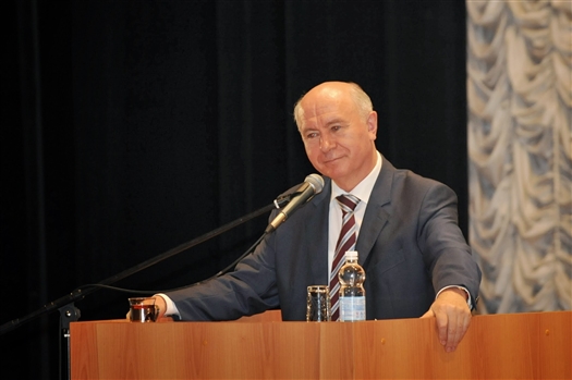 Губернатор: "В Самарской области слишком много занимаются политикой"