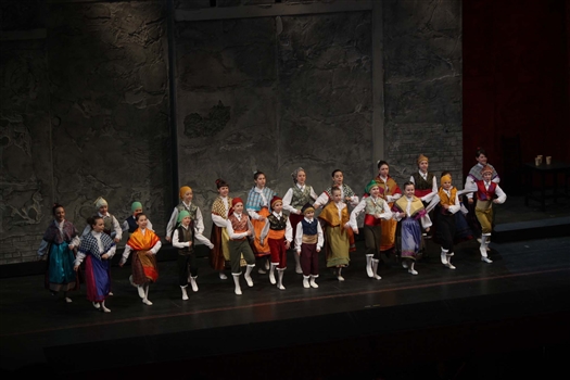 Красное на белом: "Кармен" Георгия Исаакяна в театре оперы и балета