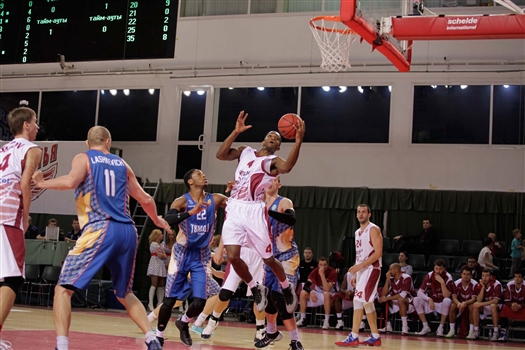 Баскетболисты "Красных Крыльев" дома добыли победу в матче с одним из аутсайдеров Единой лиги