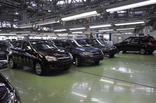 За первую половину 2014 г. продажи автомобилей Lada упали на 5%