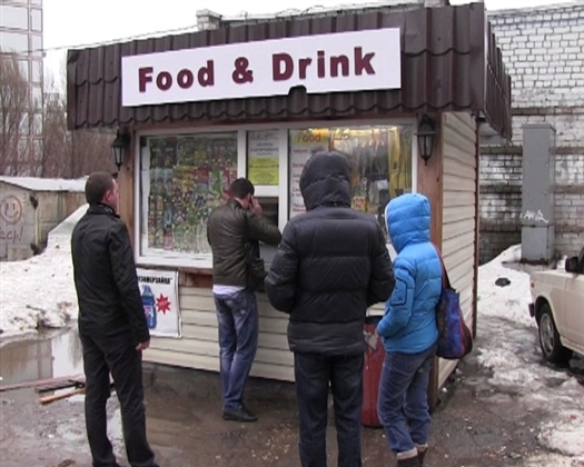 Правоохранители купили 1,5 л пива в 8:30 в киоске Food & Drink ("Еда и напитки")