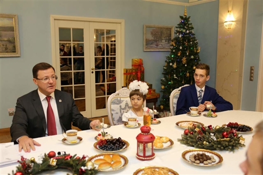 Губернатор исполнил новогодние мечты детей