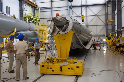 Успешно завершилась технически сложная операция доставки 3-й ступени ракеты-носителя "Союз-СТ" на космодром Куру