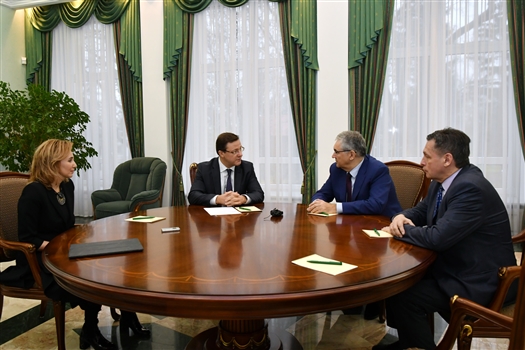 Дмитрий Азаров провел встречу с главой ВГТРК Олегом Добродеевым