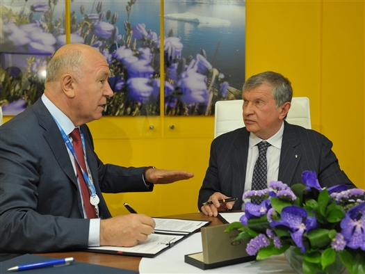 В рамках ПМЭФ-2015 состоялась встреча Николая Меркушкина и Игоря Сечина 