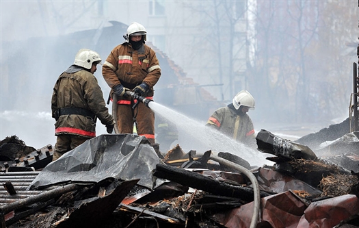 На месте происшествия горели надворные постройки на общей площади 25 кв. м