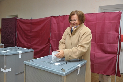 Надежда Колесникова проголосовала на избирательном участке в школе №39 в Самаре