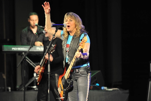 Во вторник, 13 ноября, в КРЦ "Звезда" прошел концерт американской рок-певицы Сьюзи Кватро
