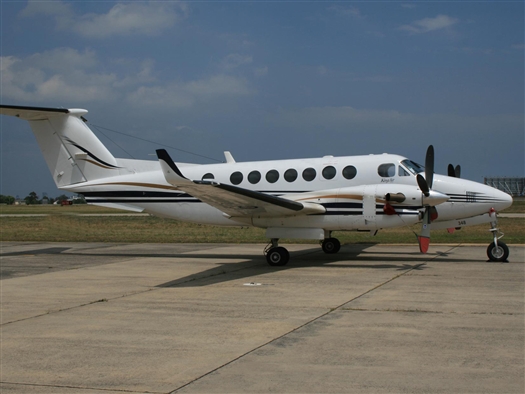Самолет "Эйр Самары" совершал посадку в Курумоче с убранными стойками шасси