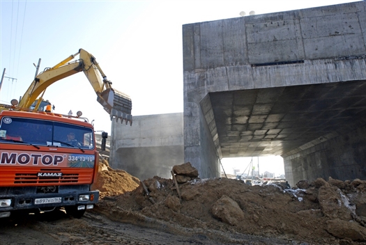 Ориентировочно на строительство наземной дороги необходимо около 8 млрд руб, а для подземного тоннеля - 9,6 млрд руб.