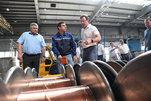 Дмитрий Азаров посетил кабельный завод АО "РОССКАТ" в Нефтегорске