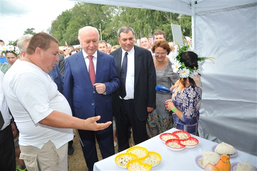 Николай Меркушкин открыл первый фестиваль сыра в Рождествено
