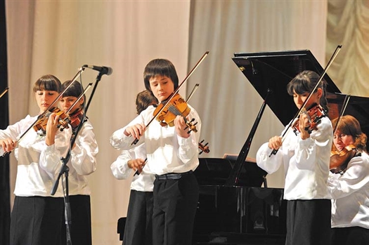 На открытии Детской академии выступил сводный оркестр молодых талантов города Новокуйбышевска