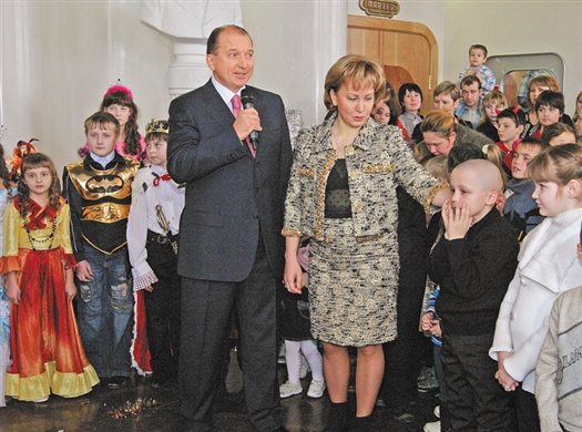 Владимир Артяков поздравил детей губернии с наступающим праздником
