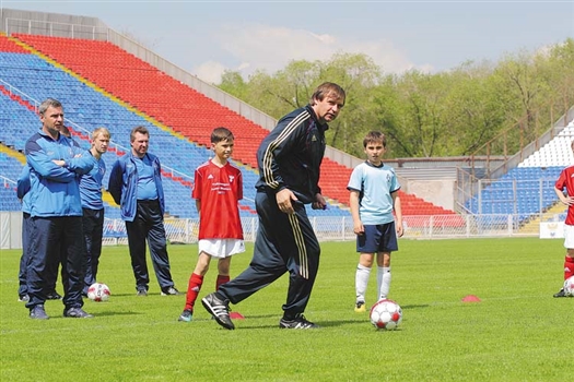 Александр Бородюк поделился с юными футболистами секретами мастерства