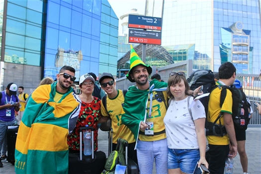 Поезда с болельщиками на матч Бразилия - Мексика прибыли в Самару 