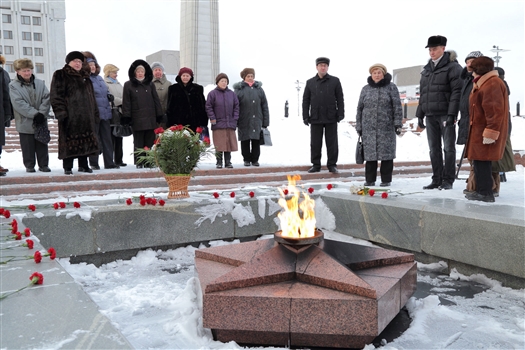 Самарские блокадники возложили цветы к Вечному огню